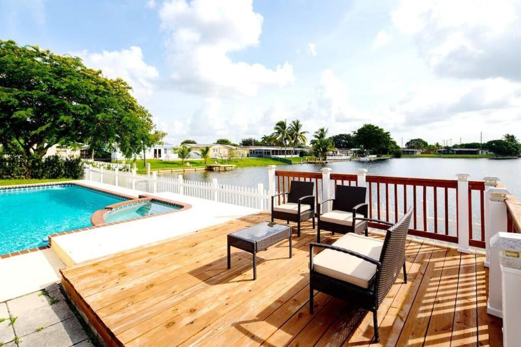 Stunning Lake-Front Villa With Pool & Spa Pembroke Pines Zewnętrze zdjęcie
