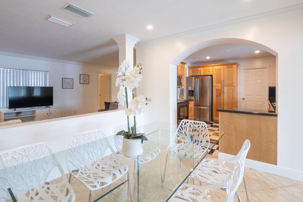 Stunning Lake-Front Villa With Pool & Spa Pembroke Pines Zewnętrze zdjęcie